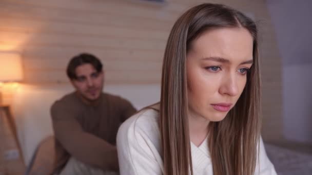 Ritratto Ravvicinato Una Donna Depressa Offesa Che Piange Seduta Destra — Video Stock