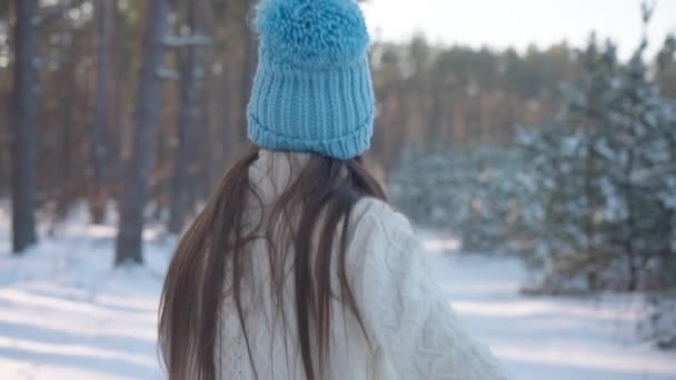 Follow Tracking Shot Cheerful Beautiful Young Slim Woman Strolling Winter — Stock Video