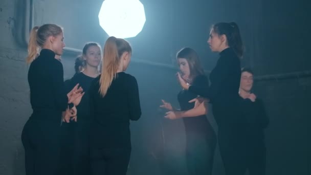 Group Young Actresses Bending Moving Hands Actor Passing Talking Rehearsal — Vídeos de Stock