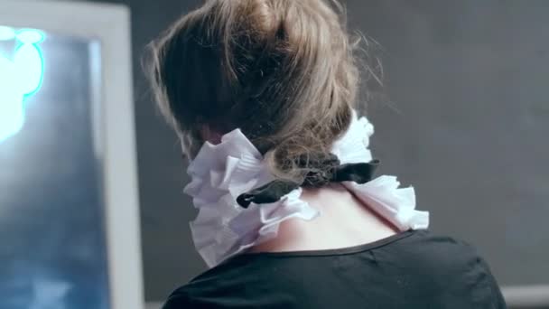 Back View Close Actress Doing Make Hairdo Turning Looking Away — 비디오
