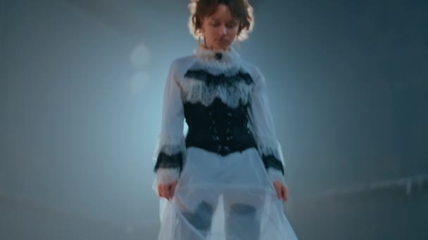 Pedestal Shot Young Woman Modern Theater Costume Standing Backlit Light — Vídeos de Stock