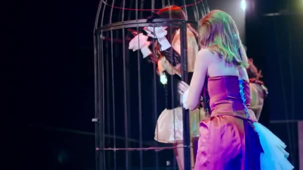 Man Woman Vintage Dresses Turning Cage Lady Performing Theater Stage — Vídeo de stock