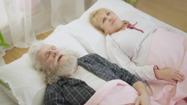 High Angle View Old Caucasian Man Snoring Sleeping Bed Waking — Vídeo de Stock