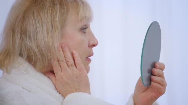 Side View Close Caucasian Senior Woman Looking Hand Mirror Examining — Videoclip de stoc