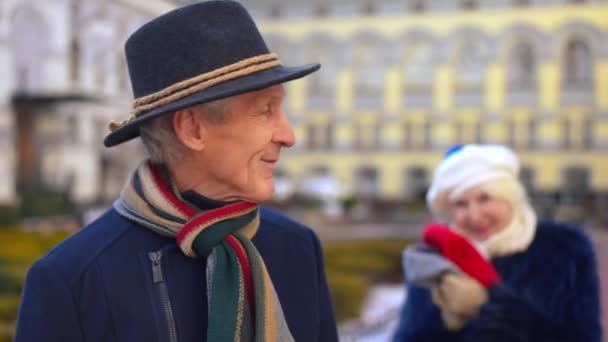 Handsome Senior Man Looking Back Happy Woman Standing City Street — Vídeo de Stock