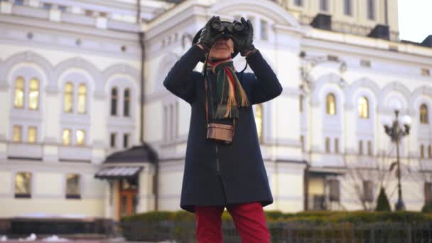 Smiling Senior Man Using Binoculars Looking Away Smiling Standing City — Stock video