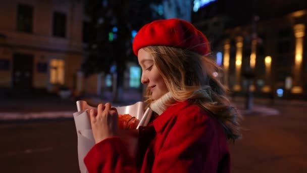 Side View Cheerful Teenage Girl Red Coat Beret Tearing Petal — Stockvideo