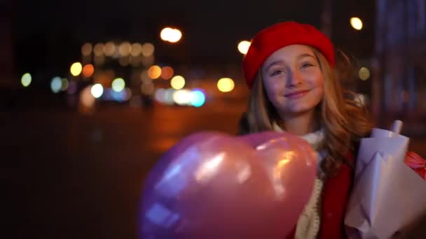 Satisfied Caucasian Teenage Girl Walking Night City Bouquet Roses Heart — Stockvideo