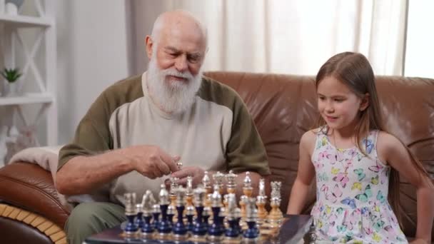 Cheerful Curious Girl Choosing Chess Color Clapping Playing Old Bearded — Αρχείο Βίντεο