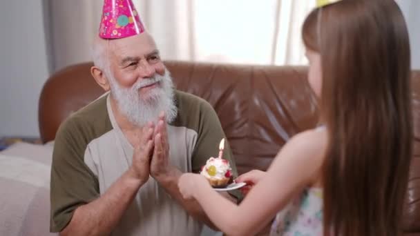Smiling Old Man Party Hat Talking Thanking Cupcake Burning Candle — Stockvideo