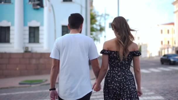 Back View Young Loving Couple Holding Hands Crossing City Street — Stockvideo