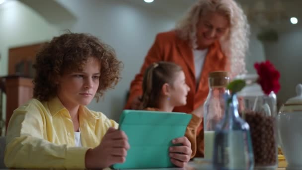 Absorbed Caucasian Boy Watching Online Movie Breakfast Table Looking Back — Wideo stockowe