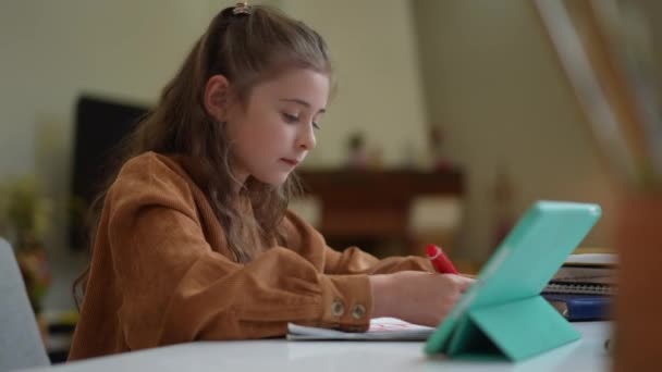 Side View Absorbed Schoolgirl Doing Homework Drawing Looking Away Thinking — Stockvideo