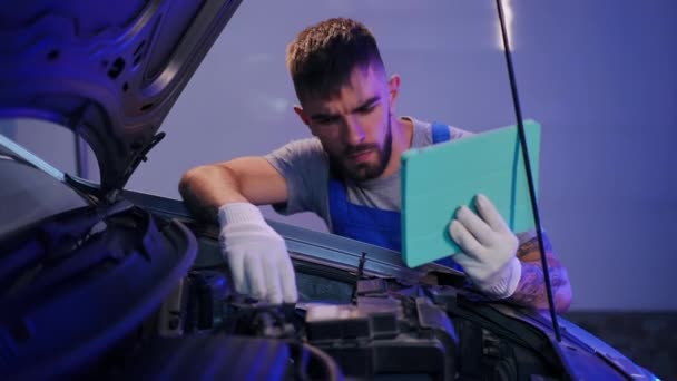 Young Caucasian Man Overalls Repairing Automobile Engine Smiling Talking Web — Stok video