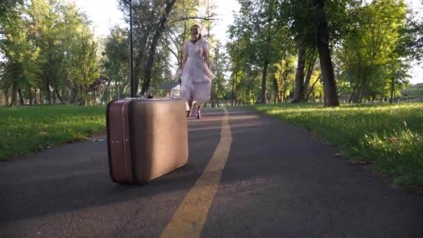 Vintage Suitcase Park Alley Joyful Slim Young Woman Retro Dress — Stock videók