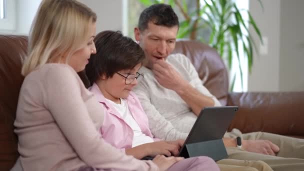 Absorbed Boy Watching Film Online Father Mother Parent Covering Child — Stock Video