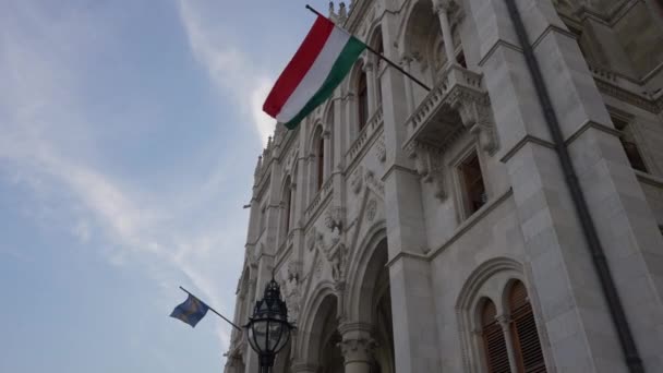 Βουδαπέστη Ουγγαρία Μαΐου 2022 Εθνική Σημαία Και Σημαία Του Szekelys — Αρχείο Βίντεο