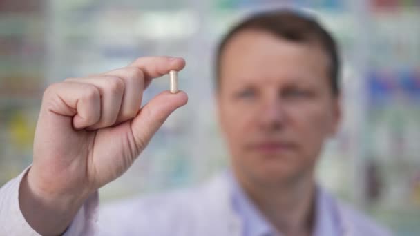 Close Pill Male Fingers Rack Focus Confident Man Standing Pharmacy — Stock Video
