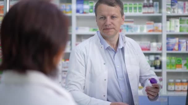Male Pharmacist Turning Female Client Complaining Cashdesk Drugstore Portrait Professional — Stock Video