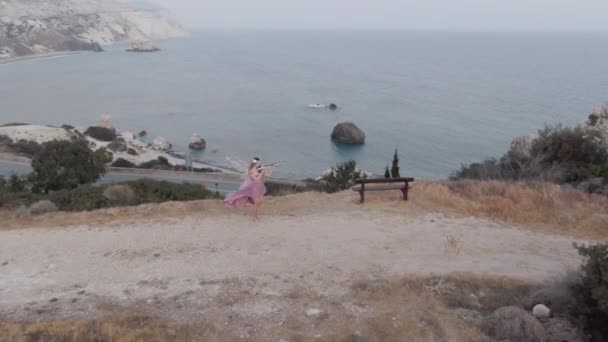 Bahía Vista Ángulo Alto Del Mar Mediterráneo Con Mujer Talentosa — Vídeos de Stock