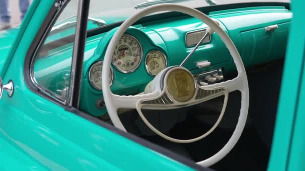Zbliżenie Kierownicy Samochodu Retro Vintage Zielony Samochód Część Zbliżenie — Wideo stockowe