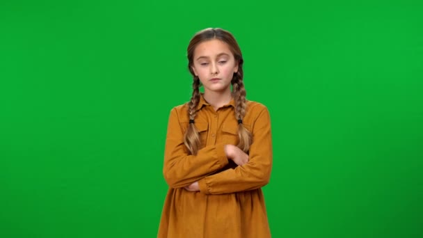 Nachdenkliche Teenie Mädchen Reiben Kinn Gestikulierend Bekam Ich Eine Idee — Stockvideo