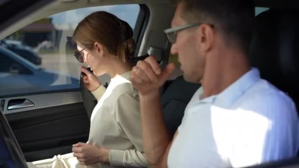 Portrait Beautiful Woman Fastening Seat Belt Listening Blurred Man Talking — Stock Video