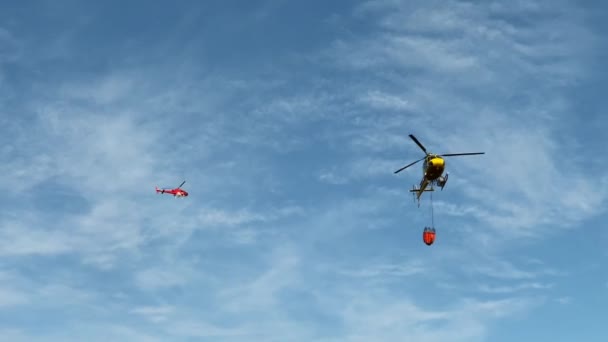 Madrid Spanya Mayıs 2023 Rezervleri Ile Geçen Yangın Helikopterleri Ile — Stok video