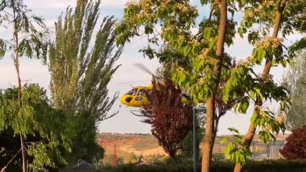 Мадрид Испания Мая 2023 Года Крупный План Желтого Пожарного Вертолета — стоковое видео