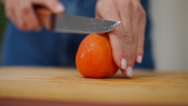 Close Unrecognizable Woman Placing Ripe Peach Cutting Board Halving Knife — Stock Video