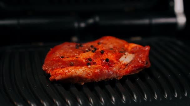 Pedaço Carne Close Grelhando Grelha Churrasco Closeup Delicioso Bife Saboroso — Vídeo de Stock