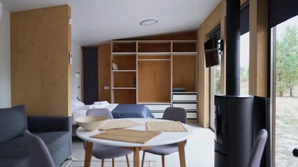 Salón Dormitorio Casa Verano Bosque Amplio Tiro Cómodos Muebles Acogedores — Vídeo de stock