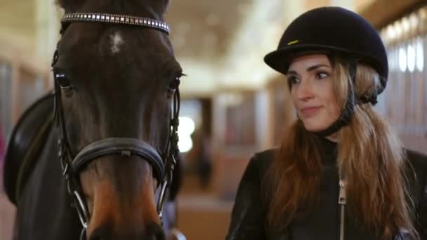 Beautiful Slim Woman Helmet Leather Jacket Walking Stable Pulling Horse — Stock Video