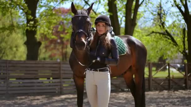 Gorgeous Caucasian Slim Young Woman Helmet Equestrian Uniform Turning Looking — Stock Video