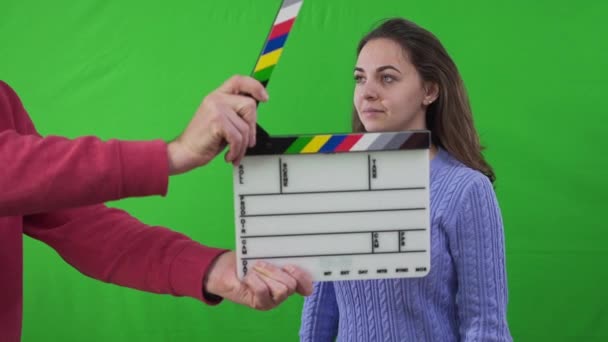 Clapperboard Male Caucasian Hands Clipping Leaving Young Woman Looking Camera — Stock Video
