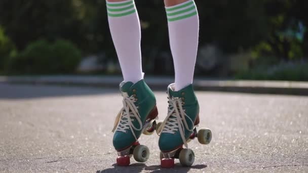 Slender Beautiful Woman Hat Sunglasses Roller Skates Poses City Park — Stock Video