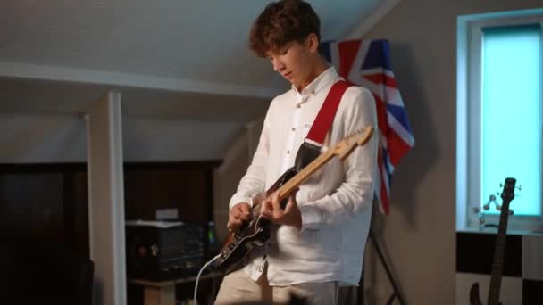 Slow Motion Guy Rehearsal Plays Electric Guitar Standing Music School — Stock Video