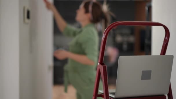 Foreground Open Laptop Lying Step Red Stepladder Out Focus Woman — Stock Video