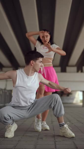Vertical Video Energetic Street Dance Two Young Dancers City Bridge — Stock Video