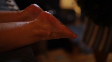 Çeşitli bitkisel yapraklar kullanılarak rahatlatıcı bir ritüele girmek birden fazla fayda sağlayabilir