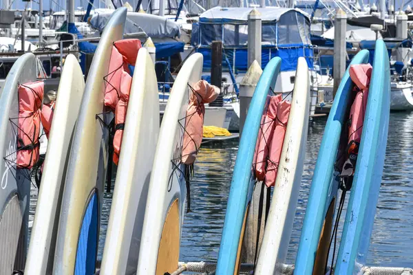 Kaliforniya 'da yeşil arka planda 66.