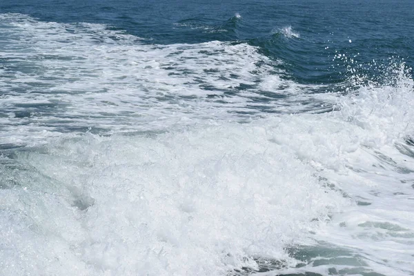 Okyanus dalgaları yakın çekim