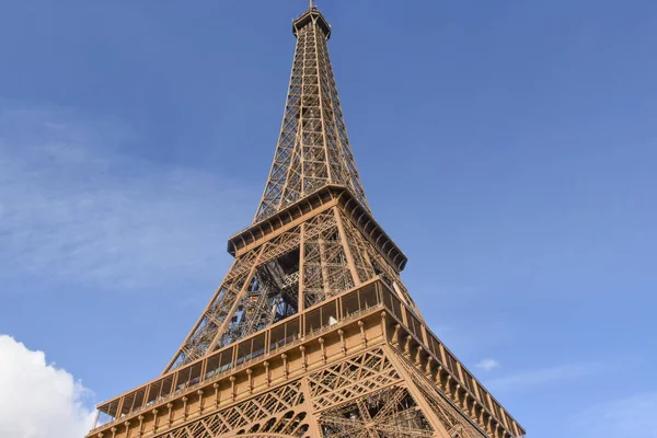 Paris Eyfel Kulesi Mavi Gökyüzüne Karşı Yakından