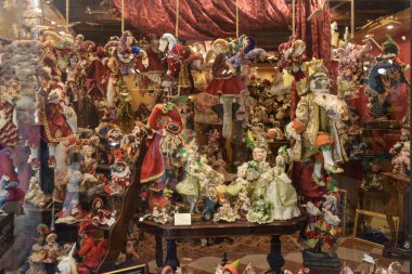 İtalya. Maskeli Venedik dükkânı