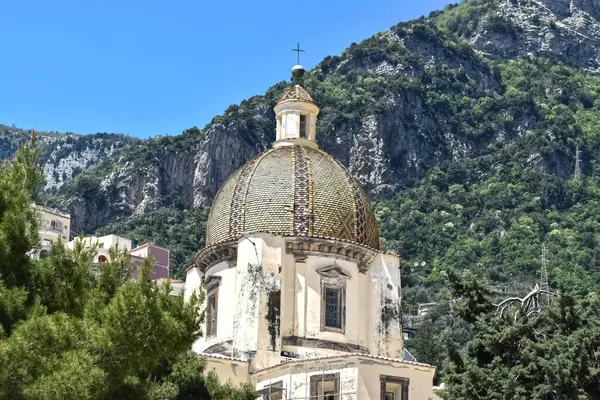 İtalya 'daki sahil kilisesi kapanıyor.