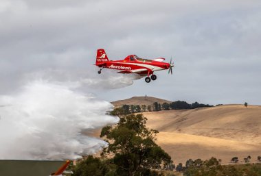 Avustralya, Barossa Vadisi, 04.11.2021. Barossa Airshow, benzersiz bir uçak grubunu bir araya getirdi, pilotlar uçuş manevraları, uçak yakın çekim, halka açık etkinlik gerçekleştirme becerileri sergiledi.