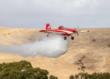 Avustralya, Barossa Vadisi, 04.11.2021. Barossa Airshow, benzersiz bir uçak grubunu bir araya getirdi, pilotlar uçuş manevraları, uçak yakın çekim, halka açık etkinlik gerçekleştirme becerileri sergiledi.