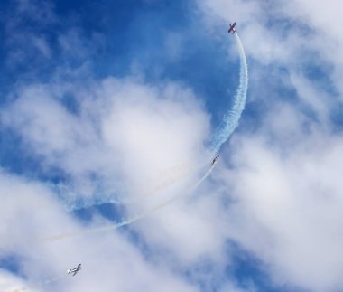 Avustralya, Barossa Vadisi, 04.11.2021. Barossa Airshow, benzersiz bir uçak grubunu bir araya getirdi, pilotlar uçuş manevraları, uçak yakın çekim, halka açık etkinlik gerçekleştirme becerileri sergiledi.