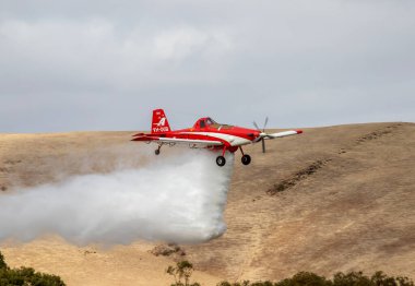Avustralya, Barossa Vadisi, 04.11.2021. Barossa Airshow, benzersiz bir uçak grubunu bir araya getirdi, pilotlar uçuş manevraları, uçak yakın çekim, halka açık etkinlik gerçekleştirme becerileri sergiledi.