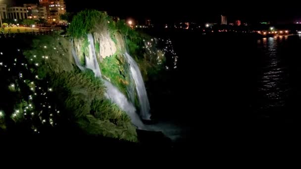 Cachoeira Nght Com Bela Iluminação Fluindo Para Mar Partir Grande — Vídeo de Stock